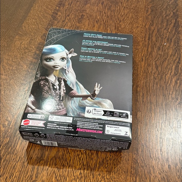 Monster High Lagoona Blue Reel Doll with Blonde Hair and Black Outfit - Picture 6 of 6